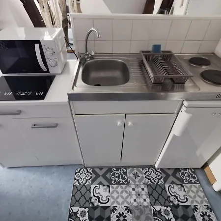 Grand Studio Meuble - Special Moyenne Duree - Wifi - Calme Daire Troyes
